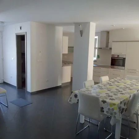 Pocitniska Hisa Dobravlje