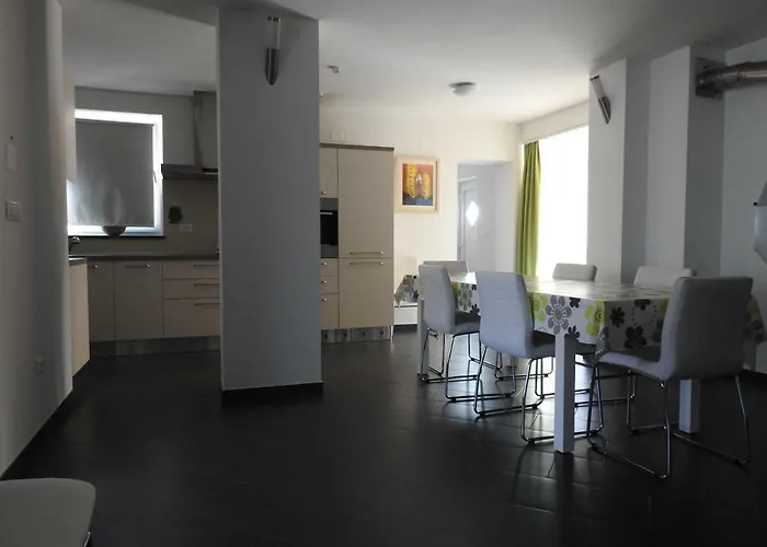 Landhuis Pocitniska Hisa