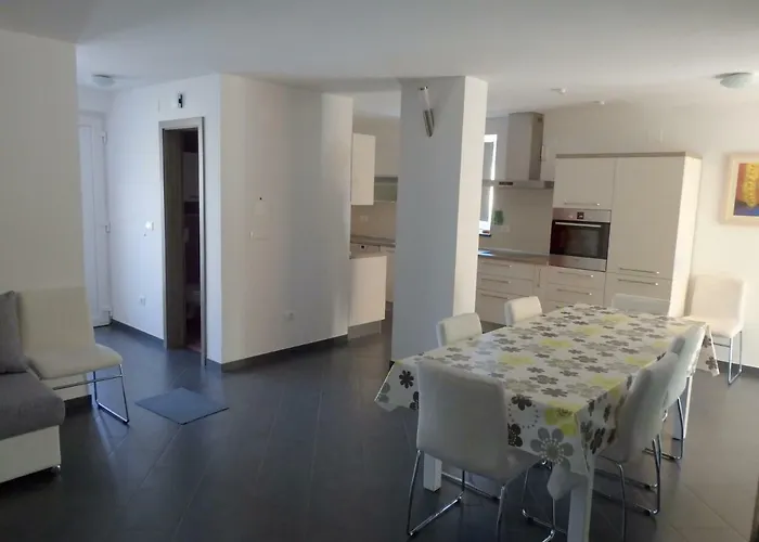 Pocitniska Hisa Dobravlje